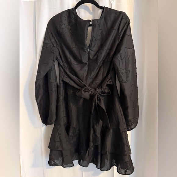 Black Textured Wrap Mini Dress NOLA Boutique Tiered Hem L - Picture 10 of 15